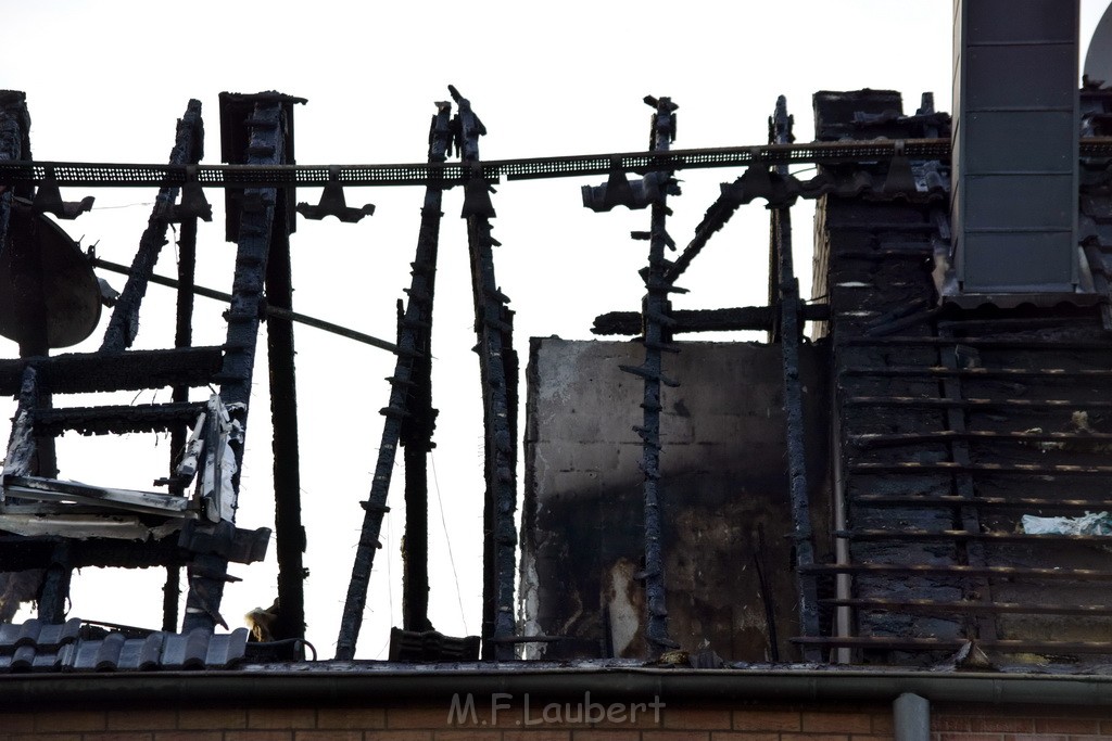 Feuer 2 Vollbrand Reihenhaus Roggendorf Berrischstr P084.JPG - Miklos Laubert